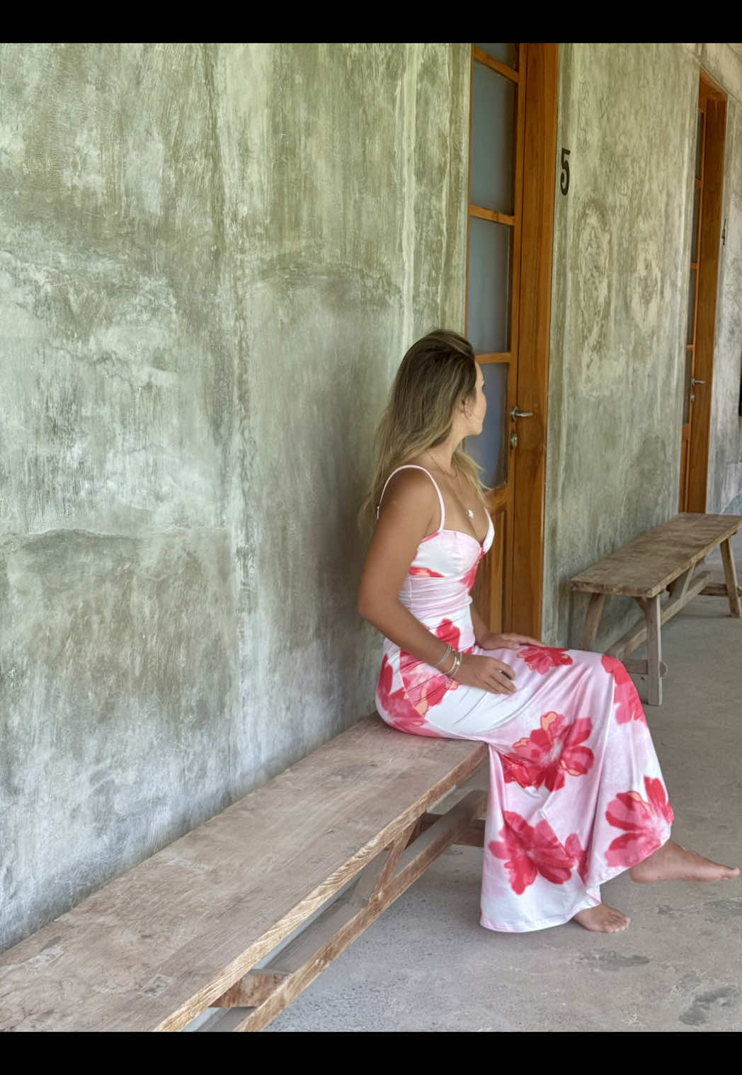 📍Sumberkima Bay, Bali 🇫🇷Quelques nuits dans ce magnifiques hostel 🌱✨ @metamorfosabali est leur ONG, dont l’objectif est d’aider les gens à compenser leur empreinte carbone de manière significative.  Du quotidien aux voyages, nous avons tous un impact sur la planète, et il est important d’agir positivement. Grâce à Metamorfosa, chacun peut rejoindre leur financement participatif et soutenir la plantation de coraux ou d’arbres pour compenser son empreinte. 🌱 🇬🇧 A few nights in this magnificent hostel 🌱✨ @metamorfosabali is their NGO, whose goal is to help people significantly offset their carbon footprint. From our daily lives to our travels, we all have an impact on the planet, and it's important to take positive action. Thanks to Metamorfosa, everyone can join their crowdfunding campaign and support the planting of coral or trees to offset their carbon footprint. 🌱 Collaboration  #collaboration #ugc #ugctravel #travelcouple #bali 