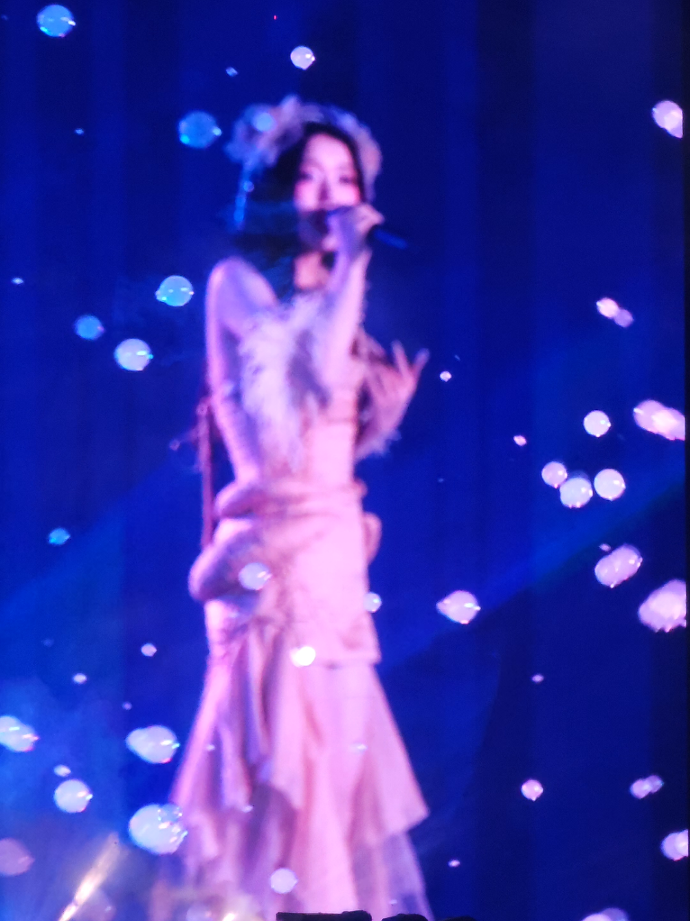 suộc Từng - Mỹ Đình - 111025  Mấy bà này đẹp vcl tưởng đâu mà nữ thần Hy Lạp đồ đó lên led mà suýt xoa #concertemxinhsayhiday2 #lyly#danmy#hansara#liugrace