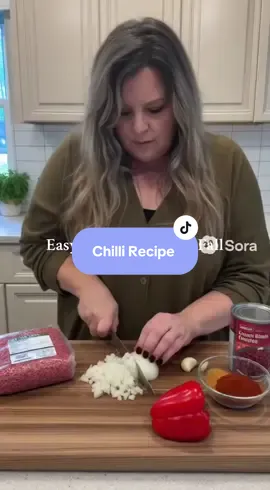 Easy Chilli Recipe for Fall. #chillirecipe #tastychilli #cookingathome #easymeals #fastmeals 