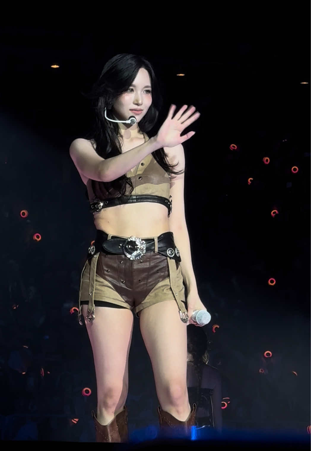 Mesmerised by Mina’s moves at #twice #thisisfor #singapore #mina #minafancam 
