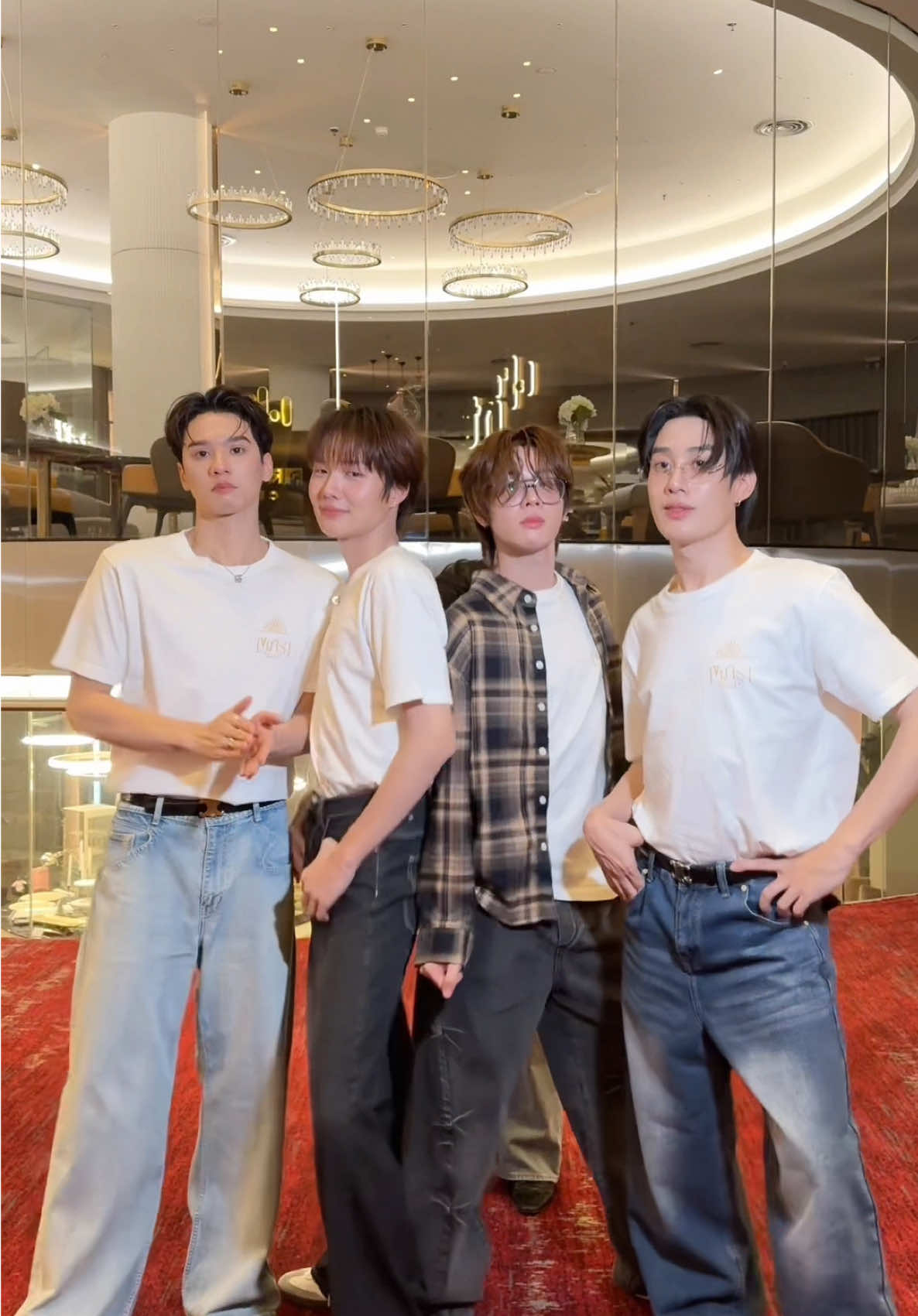 ดูซีรีส์ “เขมจิราต้องรอด EP.10 กับ แก๊งเขมจิรา” 🕯️ มีหมู่ใหม่อย่าง “พี่คเชนทร์” มาขอเข้าแก๊งด้วย พ่อครู น้องเขม น้องเจต และพี่ชาญ ให้การต้อนรับดีมากเลยจ๊ะ 😅 Khemjira The Series EP10 #เขมจิราต้องรอดEP10 #เขมจิราต้องรอดseries  #KhemjiraTheSeries  #MandeeWork  #บันเทิงtiktok 