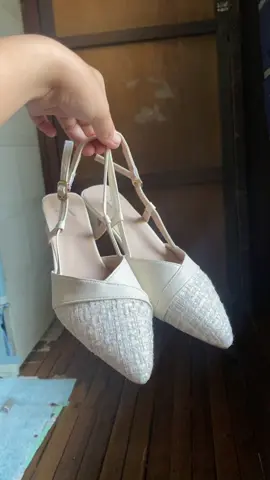 Sa sobrang ganda neto aakalain mo talaga na mamahalin eh haha! 😍✨ #leatherheels #pointedtoeheels #heelsforwomen #affordableheels #heelsrecommendation 