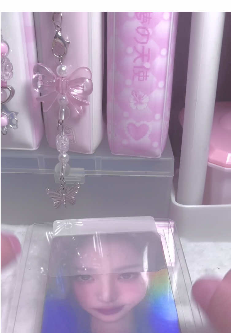 Chỉnh lại màu 1 xíu nên nhìn hơi lạ 🥲 pr ctii @𝑀𝑖𝑟𝑎𝑎✰ @⋆ ౨𝘈𝘸𝘢𝘪𝘵 𝘴𝘵𝘶𝘥𝘺ৎ⋆⭒˚ @htmai #TikTokAwardsVN #xuhuong #mikaactii #packingcard #packingasmr 