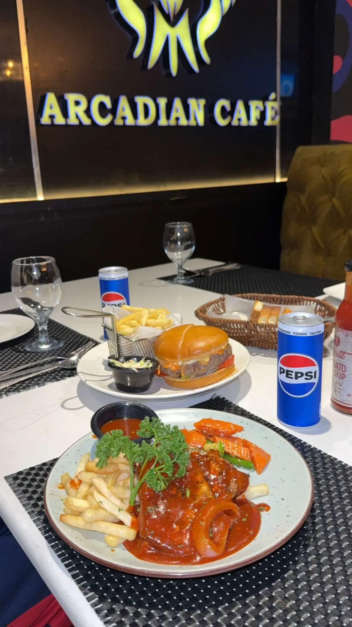 Explore lahore cafes and restaurants 