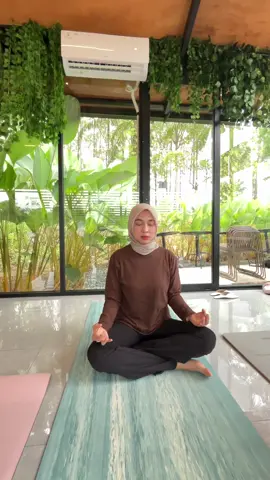 🧘🏻‍♀️🤸🏻‍♀️🍂 #yoga #yogapose 