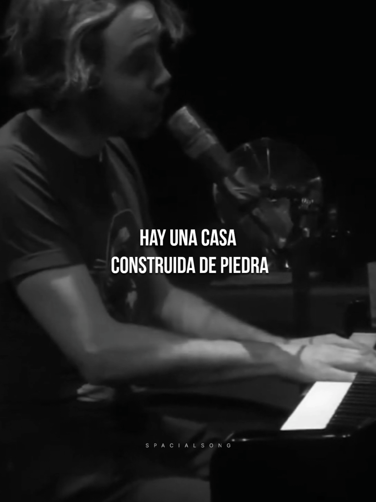 ¿A quién le dedicarías esta canción si pudieras volver atrás? #ToBuildAHome #ReflexiónMusical #CancionesConSentido #LetraTraducción #Melancolía 
