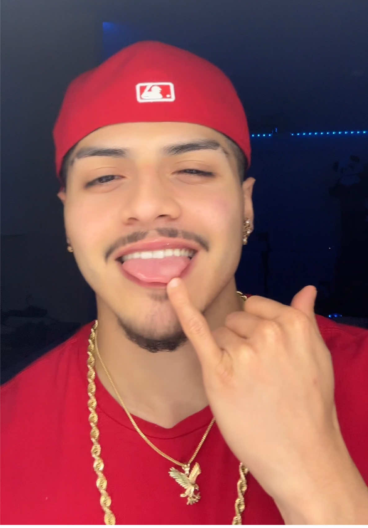 👅 