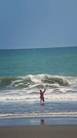 izin ngevidio gih bapak  🙏🏻 #pecaronbeach #pecaronkebumen  #pantaivibes #ombakbesar  #capcut_edit 