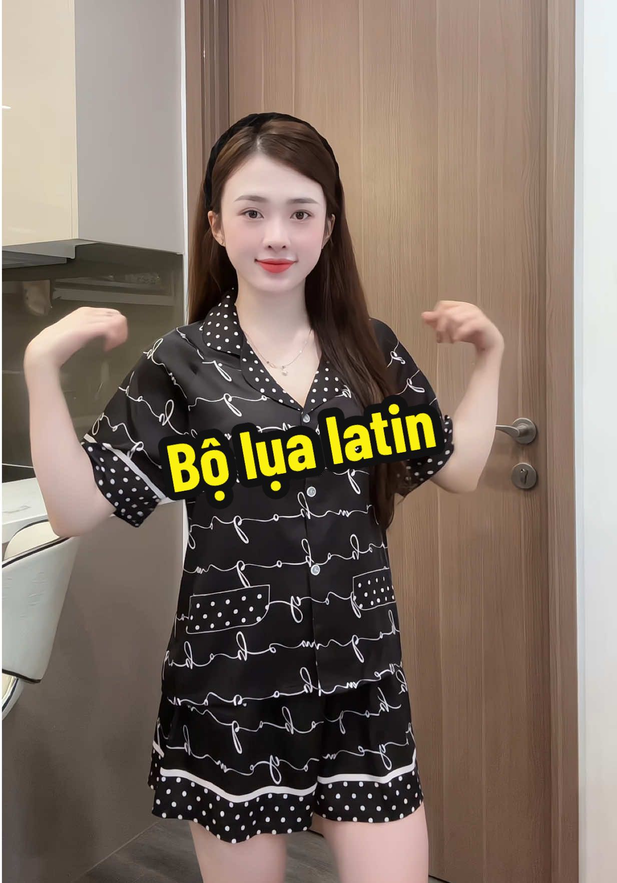 Màu đen sang lắm ý ce 😘 #landaulamvo 