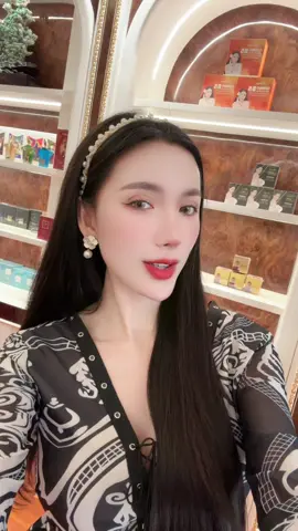 Hãy sống lương thiện , tử tế , đừng vì người khác đối xử xấu mà làm tâm mình vẩn đục. Hãy để lòng từ bi làm ngọn đèn soi sáng, vì gieo nhân thiện thì quả lành sẽ đến, còn giữ oán giận chỉ khiến lòng mình khổ đau#ncollagen 