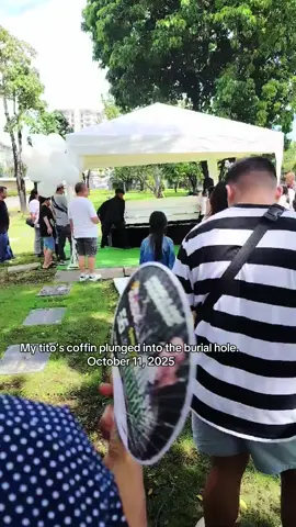 The solemn interment of my tito turned into horrible one because of the negligence that should’ve been prevented if only these pallbearers agreed to accept the help of the firefighting people to carry the casket and secured everything. You should’ve done better! MMP - Sucat Parañaque! #manilamemorialparkparañaque  #intermentincident 