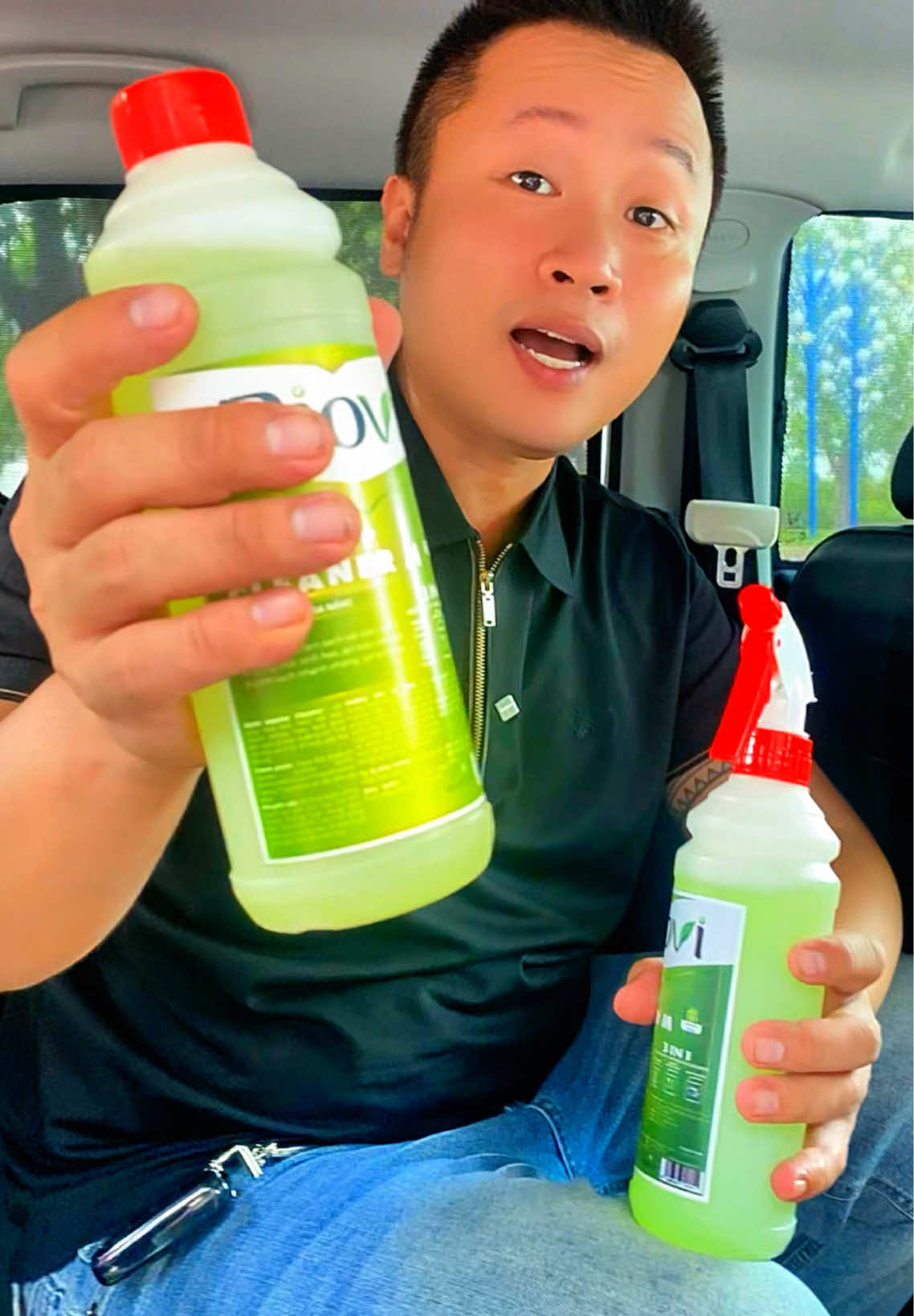 Chai vệ sinh nội thất dạng xịt #oto 