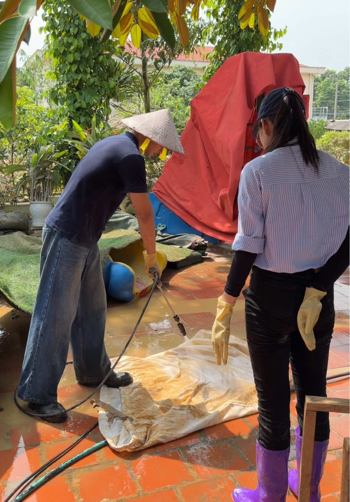 Thương bà con nơi đây thật nhiều. Mong mọi người sớm ổn định, bình an sau bão  #PhamTuanNgoc #Senvang 