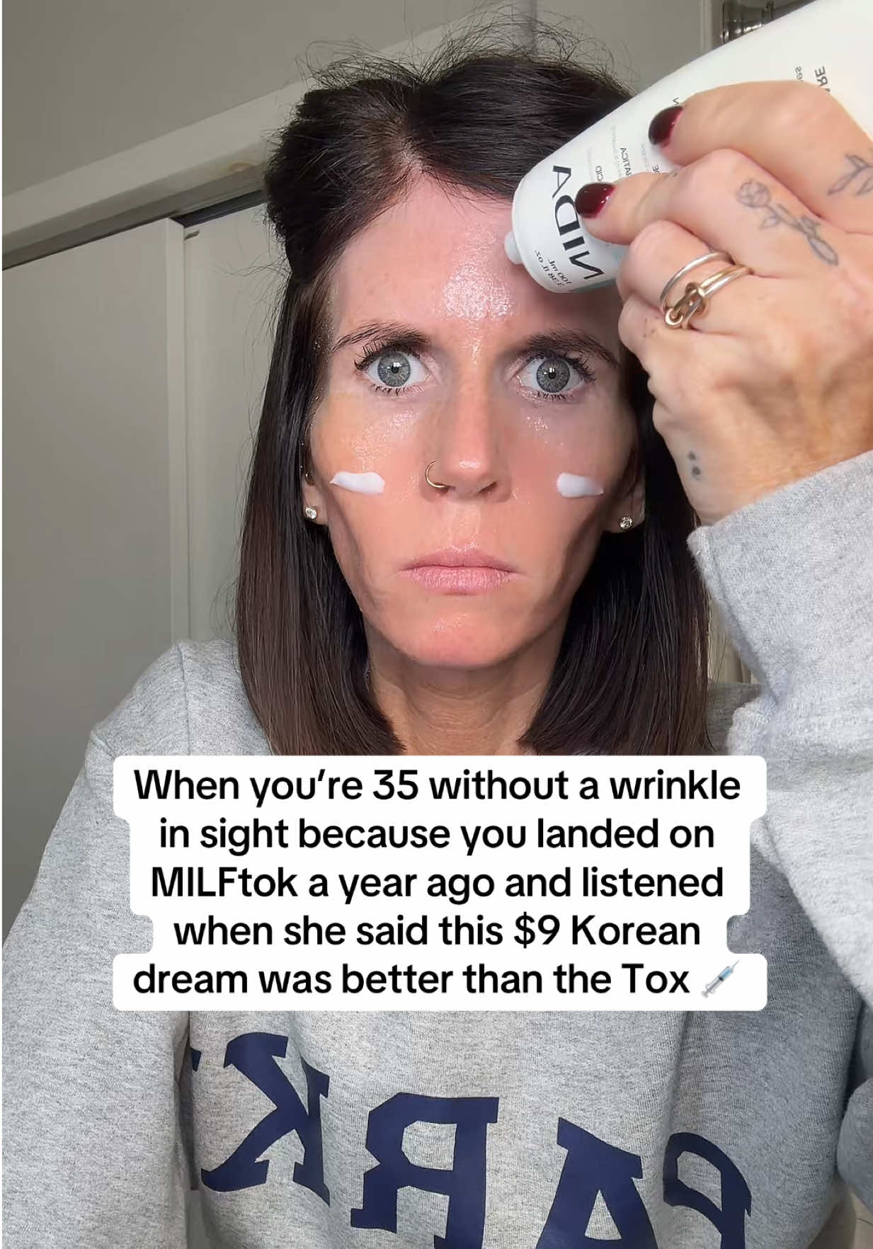 They don’t call the @NIDA OFFICIAL youthful formula Korean Tox for nothin’ 🤯  #nida #nidayouthfulformula #koreanskincareproducts #antiagingskincare #antiaging 