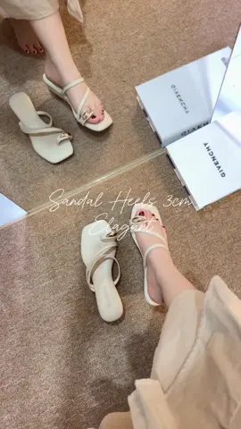 Wajib punya salah satu warna sih ini🥹 #sandalwanita 