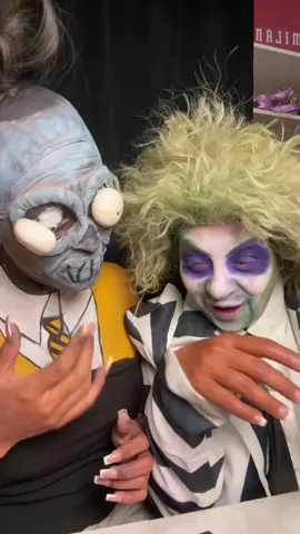 Shakes till your eyes fall off 👀 @Reda  #makeuptutorial #motherdaughter #beetlejuice #bob #fypシ゚viral 