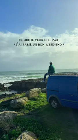 Un petit film dans le van, les embruns en fond sonore, la couette qui réchauffe. Et tu réalises que le bonheur, c’est peut-être juste ça. #bretagne #pourtoi #vanlife #bzh #breizh 