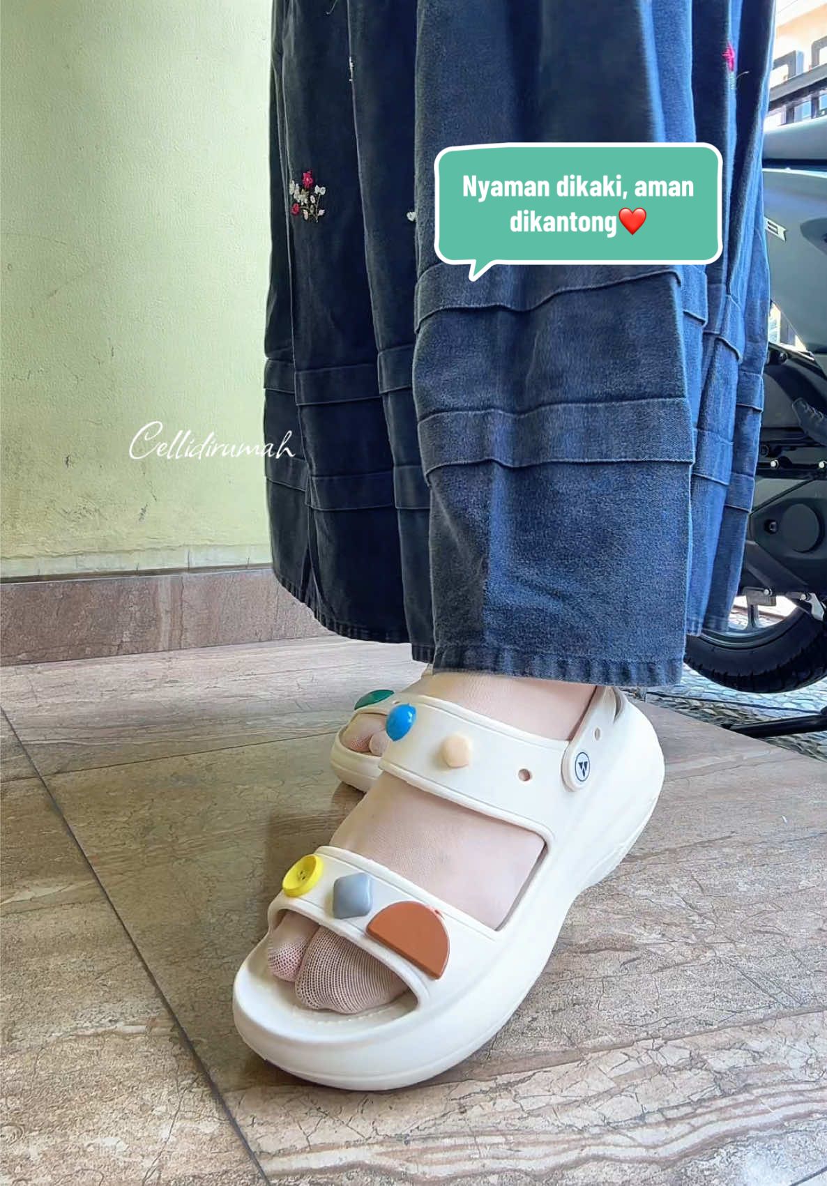 Sandal selop wanita, sandal baim dari DERTA yang sudah ada jibbit2nya warna cerah, bahan dari rubber eva, ringan, empuk, lentur dan anti licin banyak pilihan warna cek di bagian kiri bawah #sandalselop #sandalwanita #sandalselopwanita #gajiansale #sandalbaim 