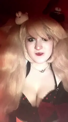 I HAVE NO DRAFTS 😭😭#cosplay #danganronpacosplay #danganronpa #junkoenoshima #junkoenoshimacosplay 