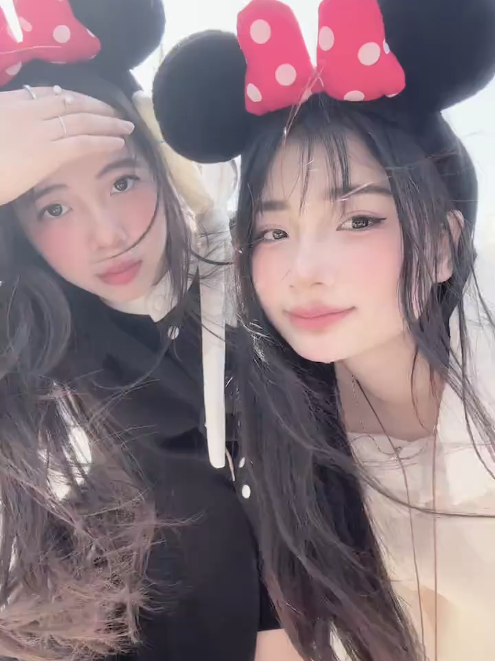 2 mich ki tới đây