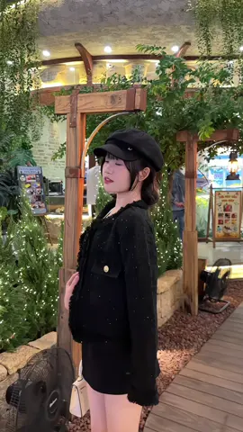 Vibe tiểu thư sao thiếu khoác dạ=))) 