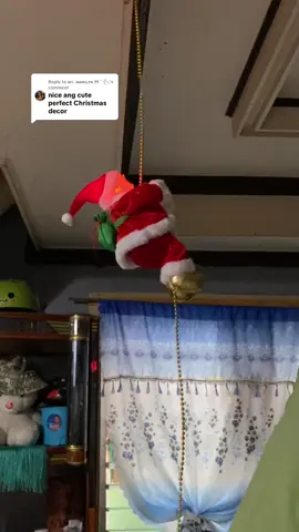 Replying to @ᴍꜱ. ᴍᴀʀɪʟʏɴ ୨ৎ ˚⋆ᥫ᭡. Siper cute talaga nito mi 😊 #santaclaus #santaclausclimbing #santaclausclimbingrope #santaclausdecoration 