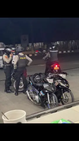 😌#mxbaratav2 #mxoldmenolakpunah #mx200framestd #police #lc135malaysia🇲🇾🇻🇳 