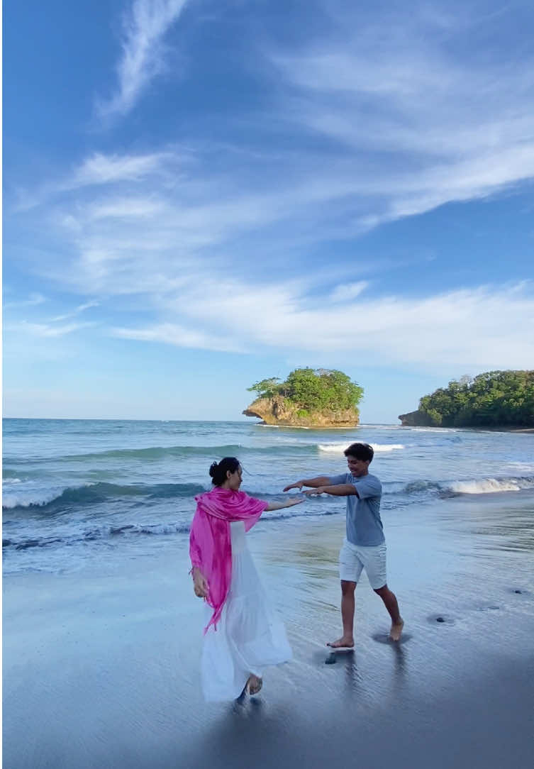 Dokumentasi paket couple😍😍#pantaimadasari #madasaribecah #madasari #couple #pesonaindonesia #fyf #viralvidio #foryou 