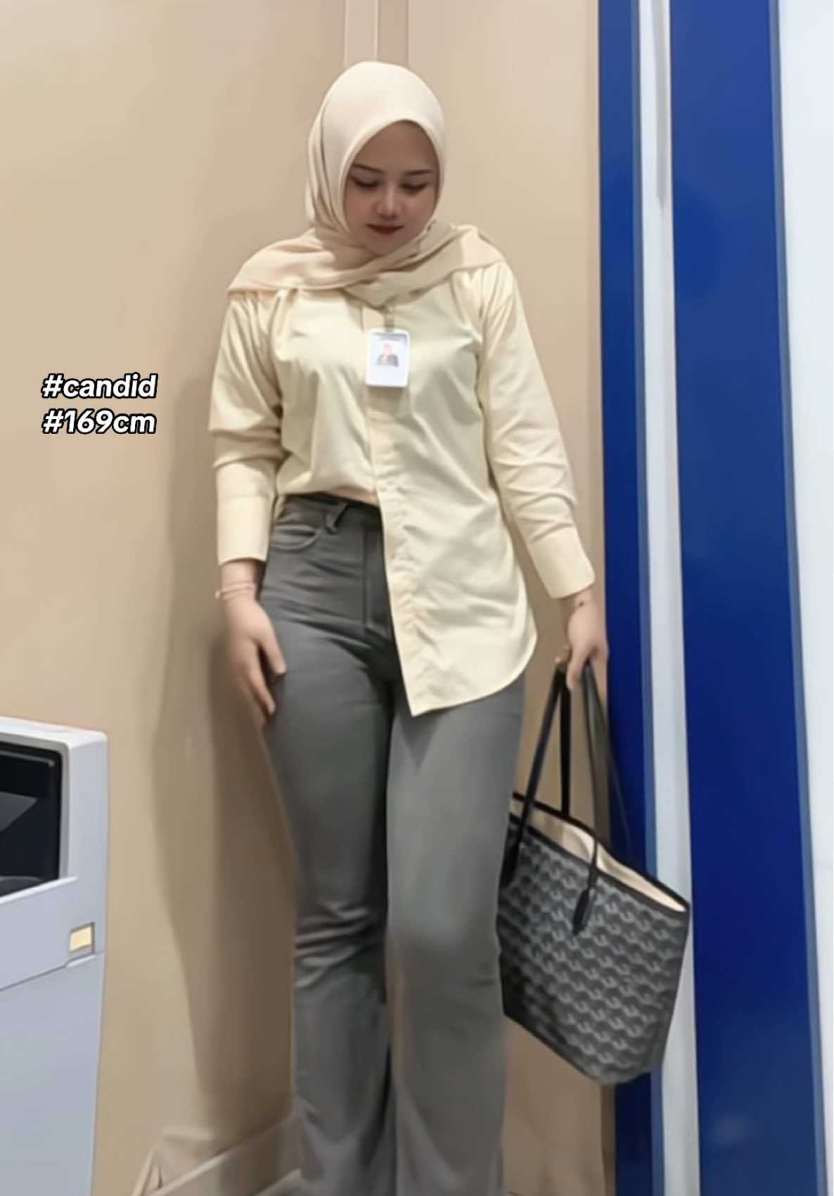 #OOTD #ootdhijabstyle #jeansoutfit #ootdinspo #bankers 