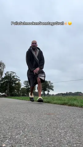 Schicken Sonntag, PullaSchnecke🥳 denk dran: wir sind eh die Geilsten✌🏼 #sonntag #pullaschnecke #motivation #schönertag #livingforlove 