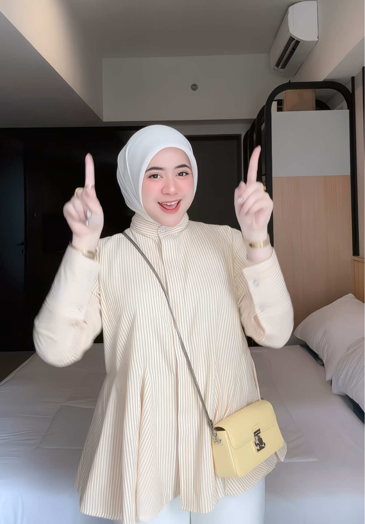 sayanggg🫨😤  #blousewanita #blousestripe #kemejastripe #OOTD #ootdfashion 