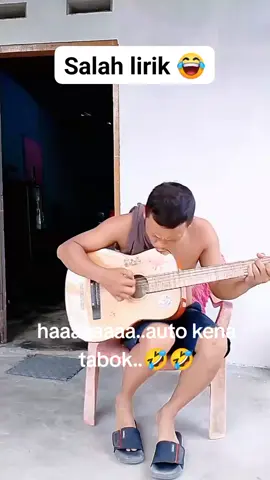 haaaa..salah lirik  auto kena tabok ah...🤣🤣