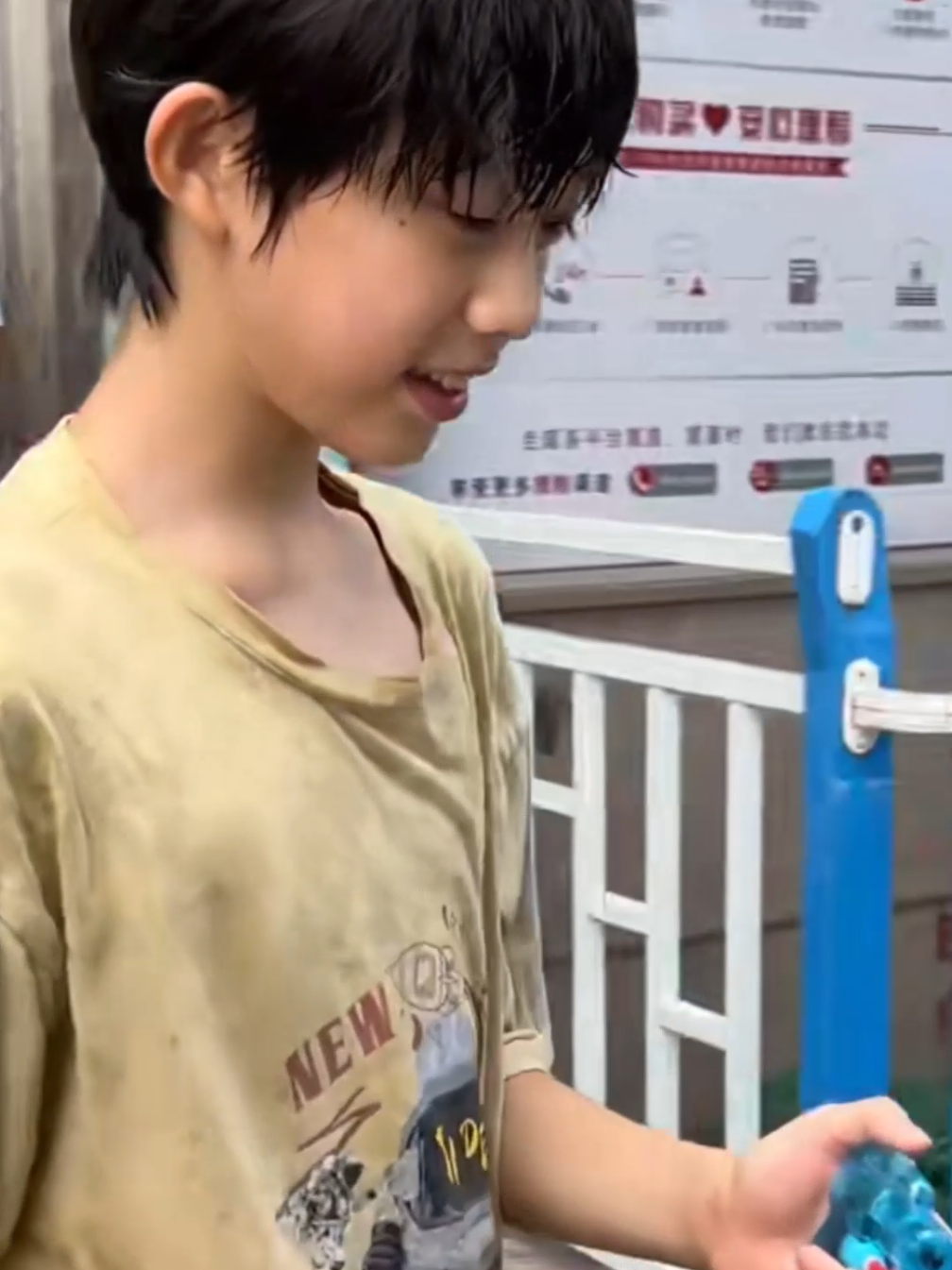 Tư liệu lúc nhỏ của Hằng, dễ thương quá chừng.  #trandichhang #chenyiheng #chenyiheng_陈奕恒 #tfgiatoc #cute 