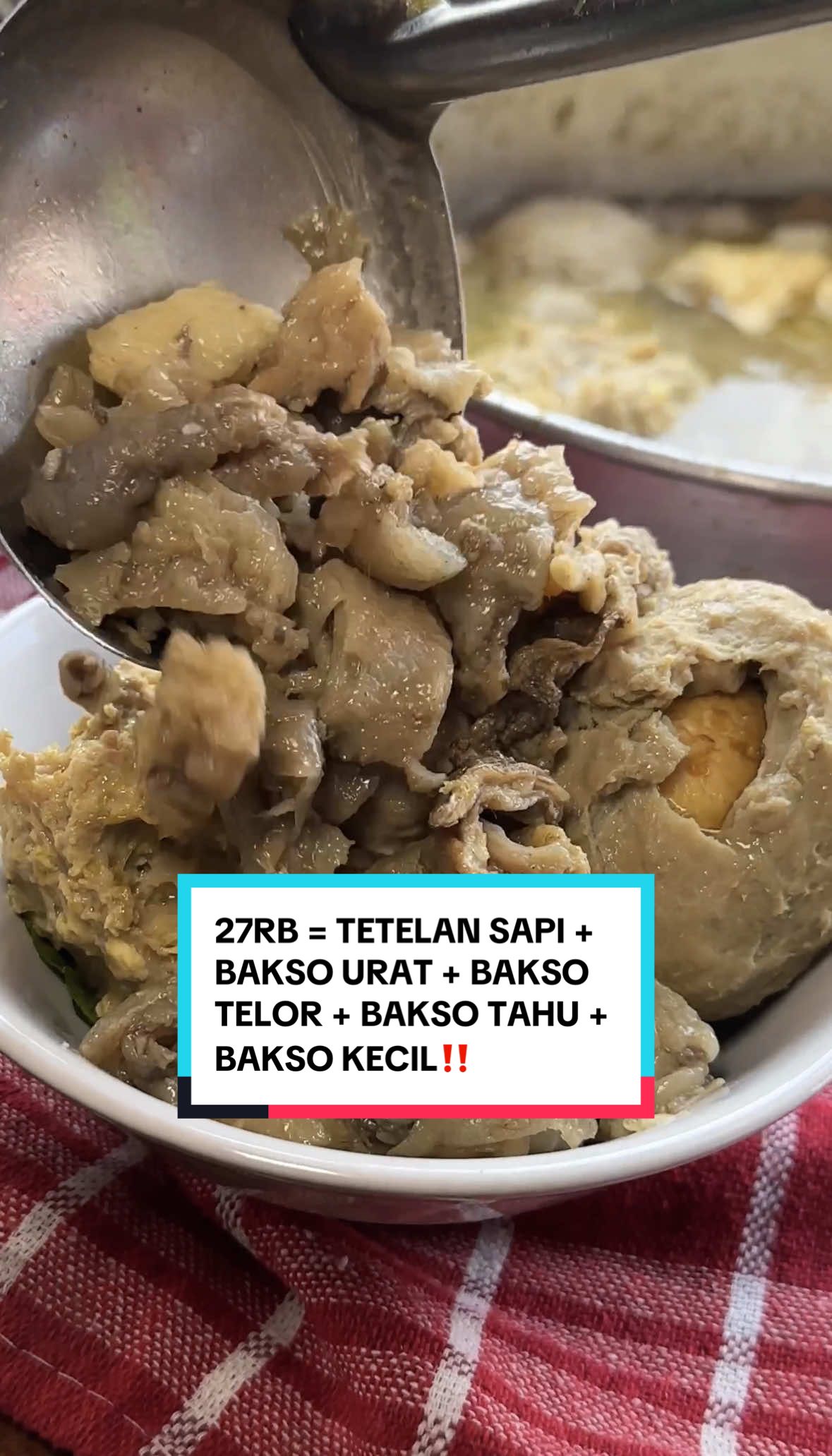 27RB = TETELAN SAPI + BAKSO URAT + BAKSO TAHU + BAKSO TELOR + BAKSO KECIL‼️ Aligghhh muraa ini mah der! Sampe bingung gue mau nyeroknya gimana, bleber bangett.. Gimanaa.. Gassiin gaa..🛵💨 🎯BAKSO KING ROOSTER🎯 @king_rooster_lampung  (Di jl. p. antasari, bandar lampung, gmaps : BAKSO URAT TETELAN KING ROOSTER CABANG ANTASARI) #husennbj #baksourat 