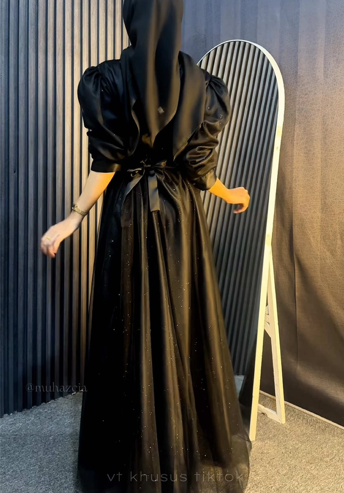 dress mewah dengan model yg cantik🤍 #dress #dresswanita #dresskekinian #dresscantik #dresskondangan 