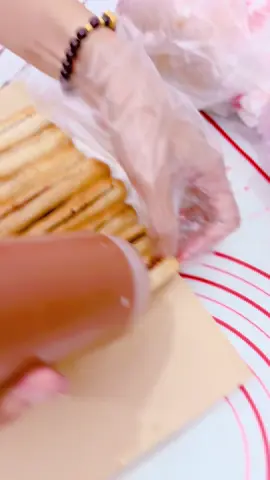 Mưa gió mát trời ăn bánh mì que pate Hải Phòng nóng hổi, giòn tan và ngập tràn pate thơm béo thêm tý chí chương cay cay chỉ có thể là Wow😋😋😋 Mời các bác ghê tiệm em ở Gò Vấp hoặc nổ đơn em ship liền tay nha😘 Ngon lắm mà thơm lắm🥰 #patehaiphongtaisaigon #banhmiquehaiphong #patesach #banhmicayhaiphong #doanvatngon 