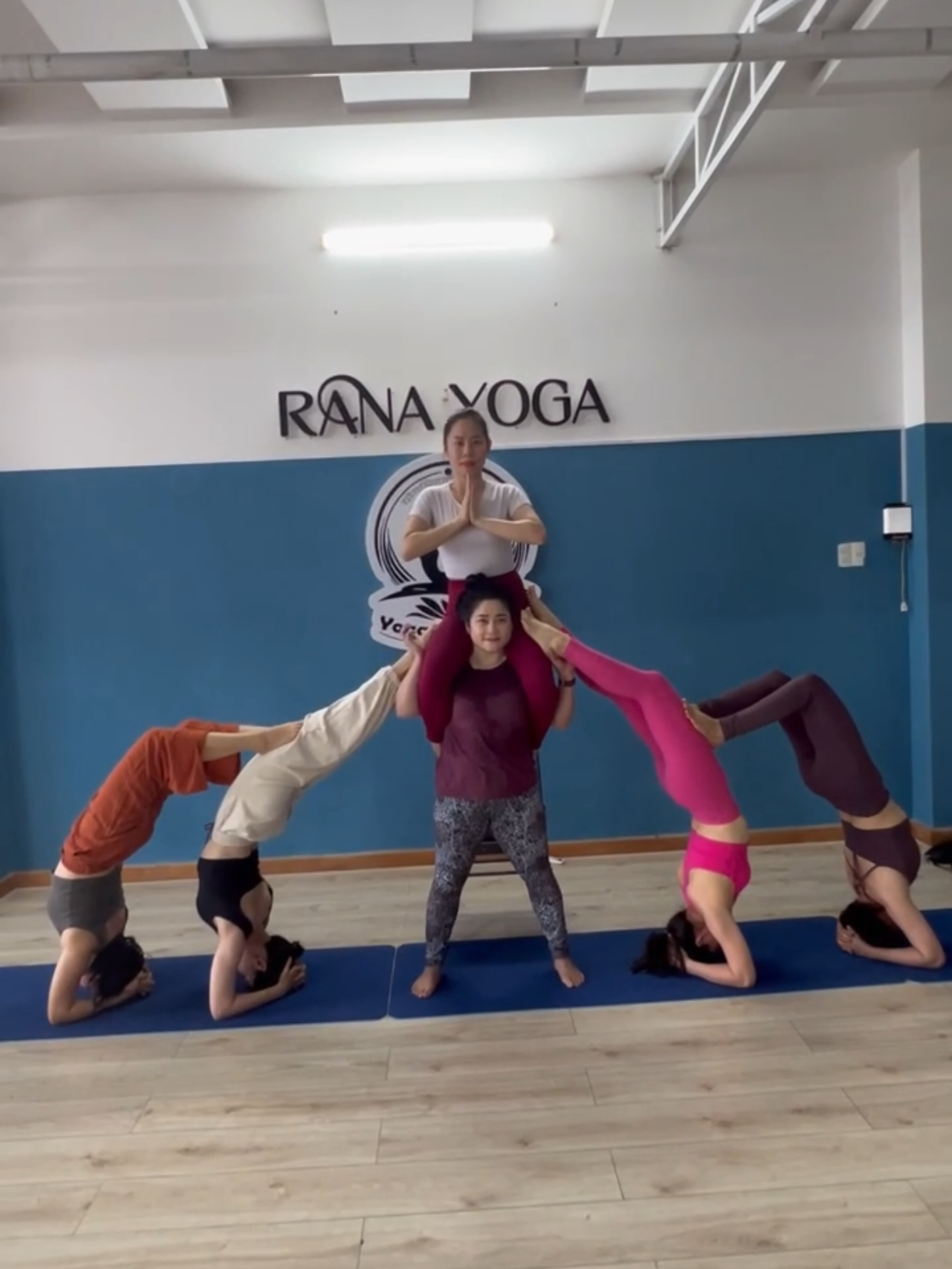 “The challenge isn’t the pose, it’s the trust.” #yoga #yogaiwthrana #acroyogachallenge #acroyoga #yogapose 