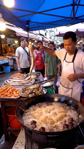 Life at a Wild Meet Market #seafood #food #fish #cooking #animalsmarket 