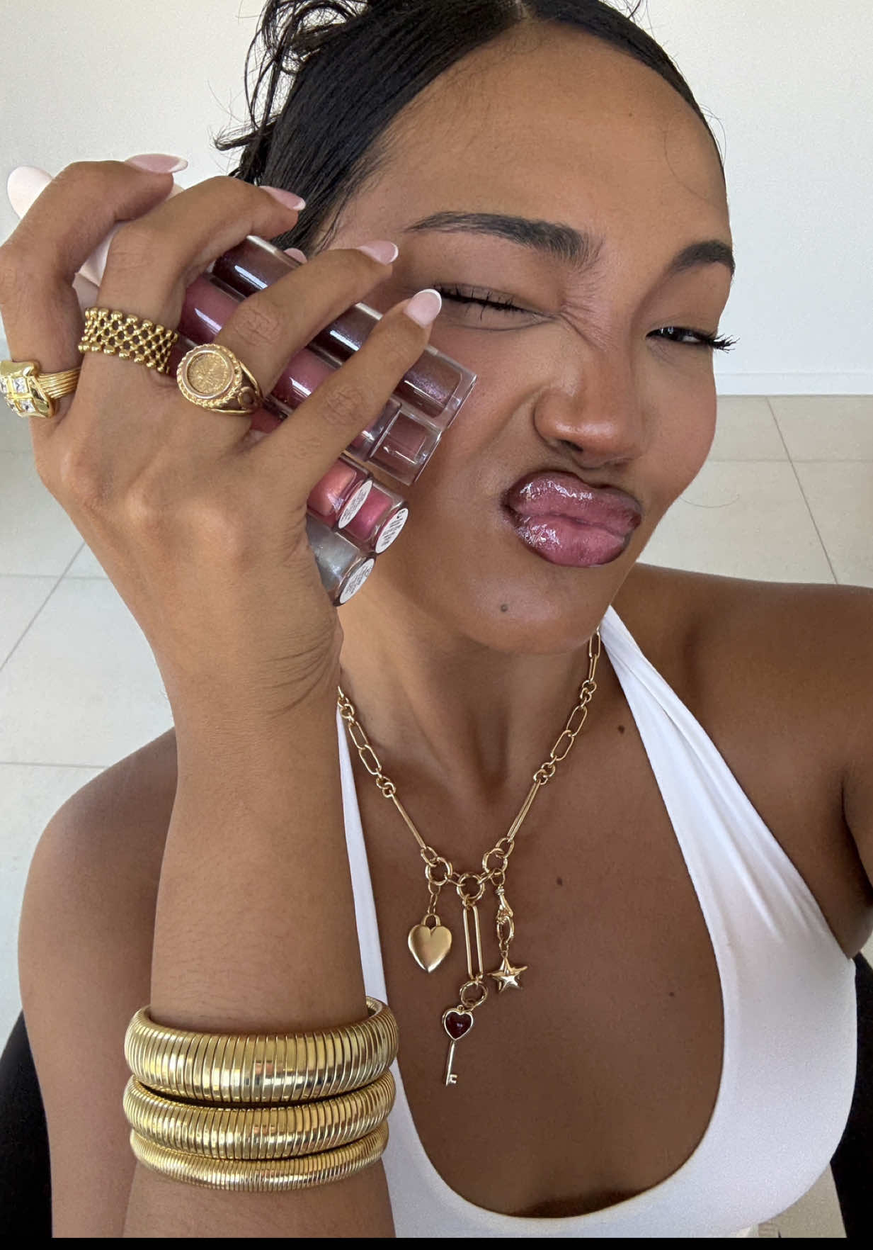 HELLOOOOOOOOO @Rare Beauty 😍😍😍 obsessed with these !! #rarebeauty #makeuptutorial #foryou #fyp #goldjewellery 