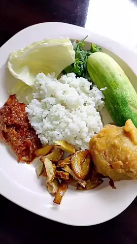 lengkap,ada sambel terasi,jengkol goreng+ lalap,bikin nambah nasi mulu #bikinngiler #foodtiktok #mukbangvideo #mkn #menukampung 