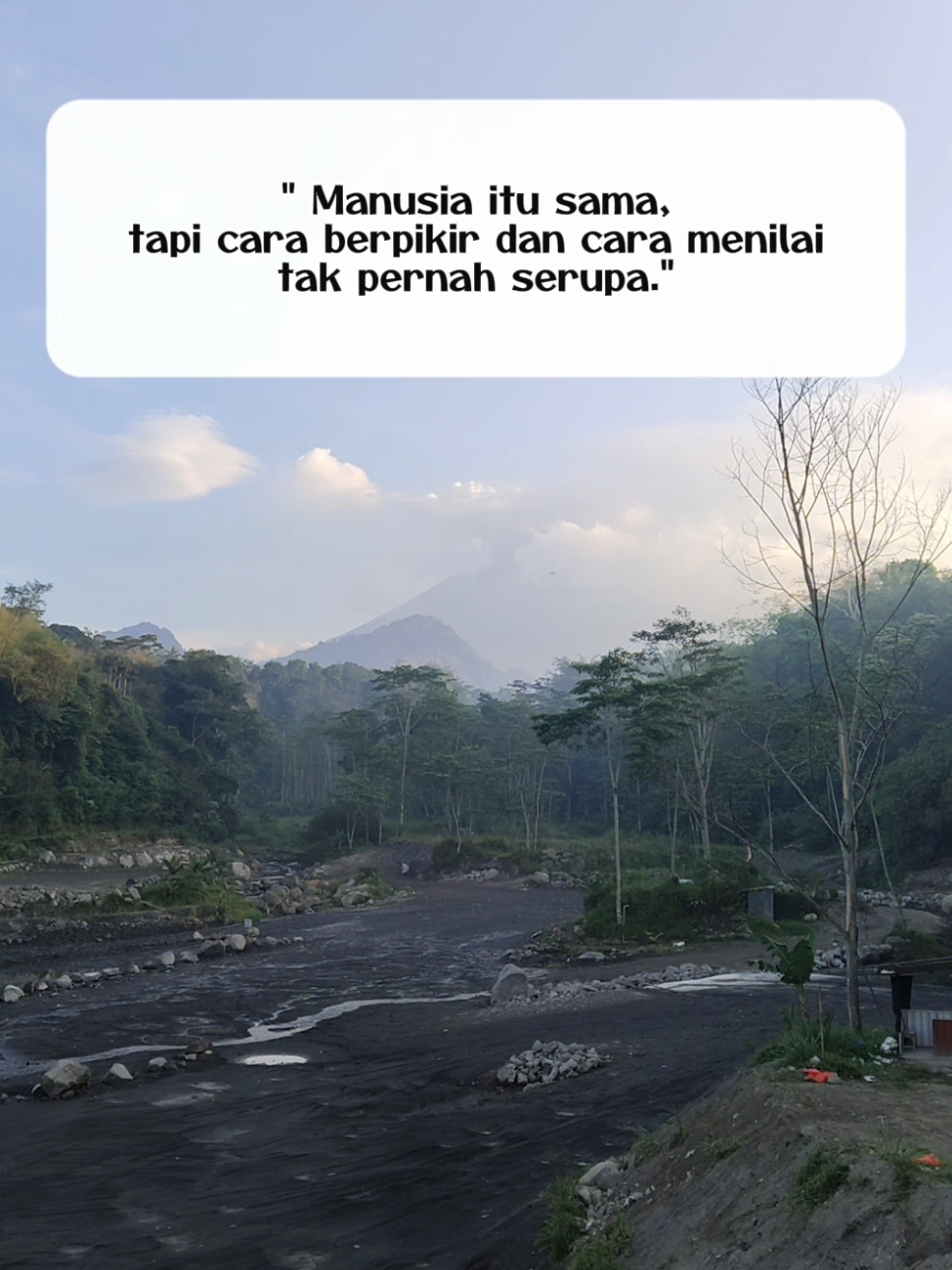 menyatukan dua pikiran ki perlu waktu!  Karena yang menjadi indah adalah bisa menyatukan dua perbedaan.  #jogja #kalikuning #jeepmerapi #lavatourmerapi #merapi 