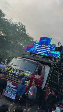 Lagu sak kata2ne koyok sumur jueru😌 @ZeroOne Reborn @CHA lighting malang @bawang putih audio #karnavalgampingan2025 #bawangputihaudio #allingampingan #malang24jam #fypシ゚viral 