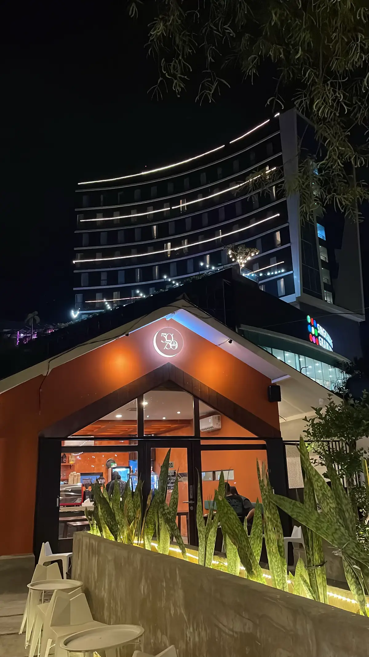 kalau ke singkawang jangan lupa ke cafe fifty fifty 50/50 😊 #lewatberandafypシ #foryoupagе #fyppp #singkawang #singkawangfyp