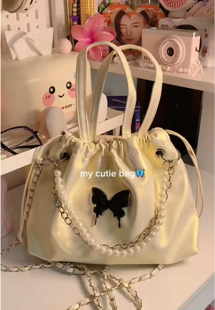 nemu tas kicik gemesh bgtt!!! Detail nya beneran cute tapi elegant🦋✨#taswanita #handbag #tas #tasmini #tasselempang 