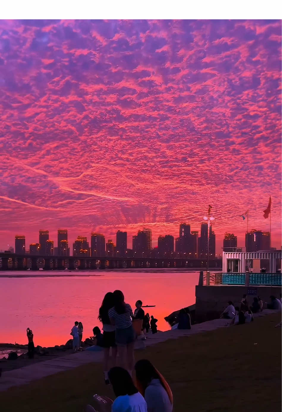 Watch the sunset with you.#sunset #fyp 