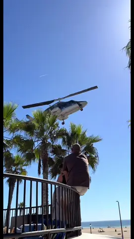#huntingtonbeach #elicoptero🚁🚁🚁🚁🚁🚁🚁🚁🚁🚁🚁🚁🚁🚁🚁🚁 #accident #LA #paparazzi cae helicóptero en huntingtonbeach🤦‍♂️🥹