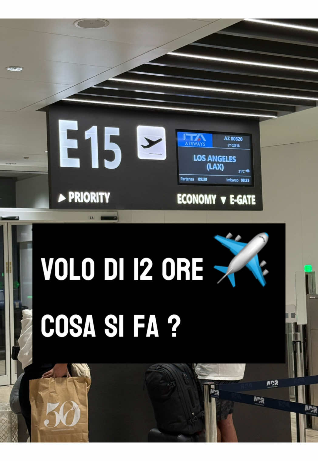 Il volo è la parte più stressante del viaggio 🧳 ✈️ #volare #consiglidiviaggio #traveltiktok #traveltips #esperienze 