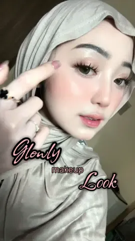 glowly makeup look✨🍓💗 Spill product 👇🏻 Primer - MOP  Eyebrows - Focallure  Corrector - Esqa Concealer- Skintific Cushion - Luxcrime Blush On - BarenBliss Lip - Wardah glasting (01) & Mop ( Berryphoria )  Setting spray - MOP full spill di keranjang kuning tiktok aku!💗 #makeup #glow #makeupglowing #tutorialmakeup #fyppppppppppppppppppppppp 
