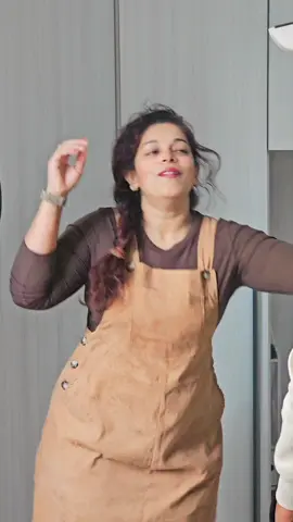 වරෙන් යන්න පැනලා යන්න හඳ ඇති රැක #tiktok #viral #trending #fyp #ROSHANI 