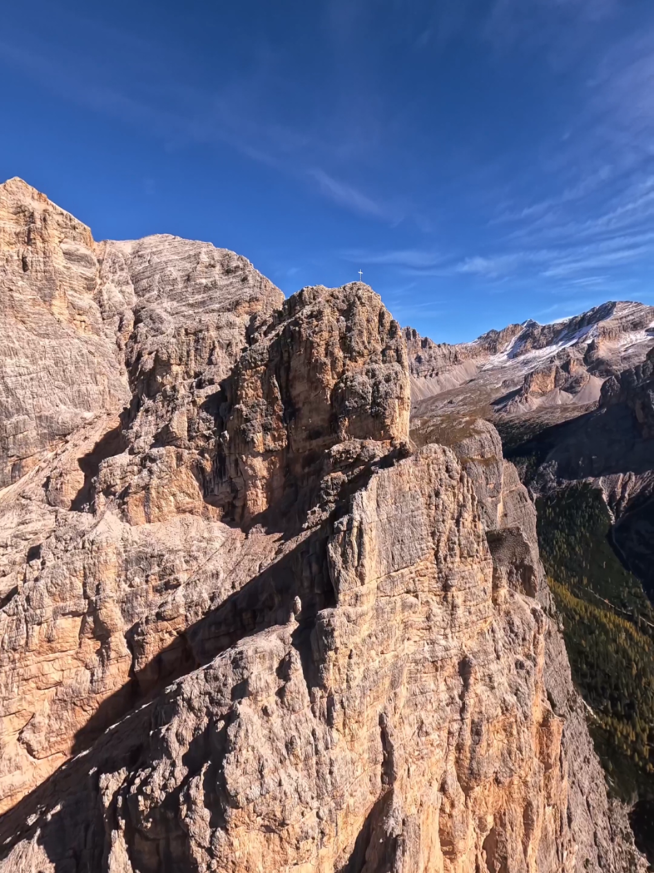 Falling in love with the Dolomites again 💫 #südtirol #dolomiten#SouthTyrol#MountainMagic#drone 